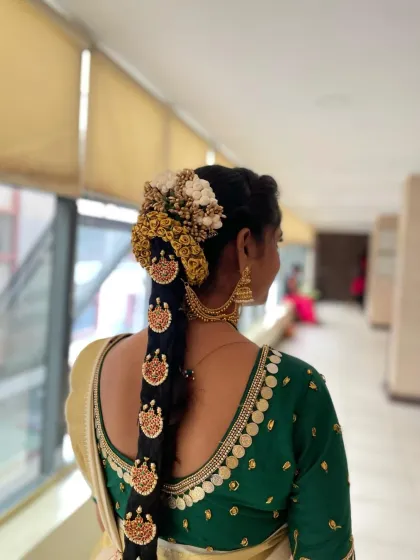 VLCC School of Beauty - Professional Makeup Artistry The Complete Bridal Collection photo 14