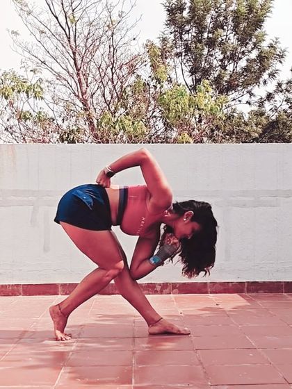 Richa Kumar - Yoga for Strength, Flexibility & Power Deep Flexibility: Heart & Hip Openers photo 28
