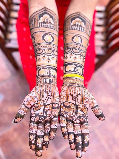 The bold lines and intricate details of this Extravaganza design are clear in this shot. The marching elephants and temple-inspired borders create a majestic feel.