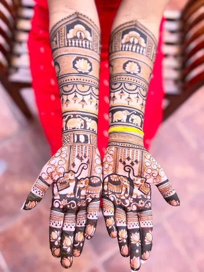 The bold lines and intricate details of this Extravaganza design are clear in this shot. The marching elephants and temple-inspired borders create a majestic feel.