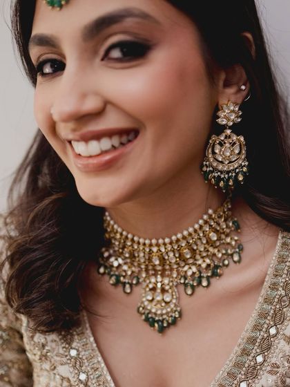 A close-up of her beautiful smile and a better look at her stunning polki and emerald jewelry, which we complemented with soft, neutral makeup.