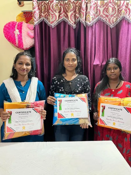 More happy faces from another one of my offline workshops in Bangalore. Each student leaves with the skills to drape and fold their sarees perfectly every single time.