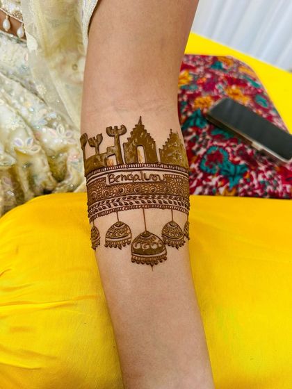 A tribute to the couple's city, this unique armband design features the Bengaluru skyline. It's a creative way to incorporate a place that is meaningful to your story.