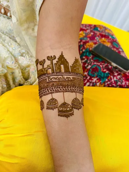 A truly personalized armband celebrating the city of Bengaluru, with its skyline captured in henna. I love creating designs that tell your unique story.