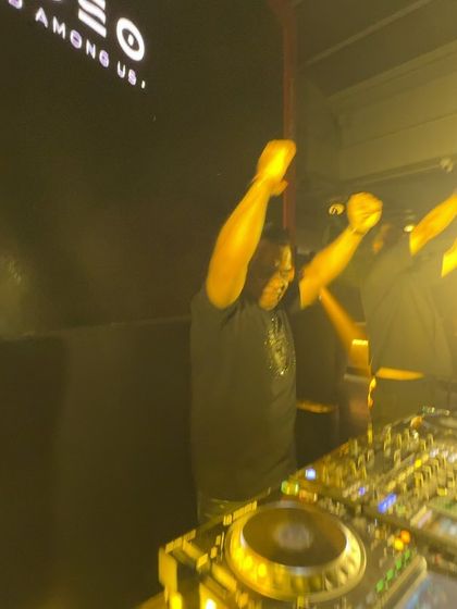 Ivan Nilkon - Live DJ Services Behind The Decks photo 19