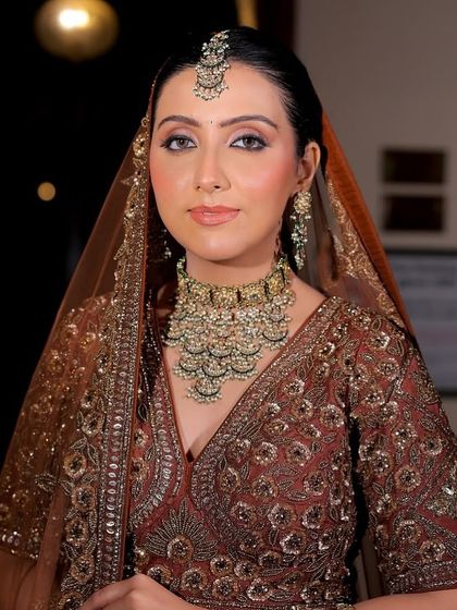 A statement jewellery piece for your big day. This heavy polki choker is designed to make you stand out.