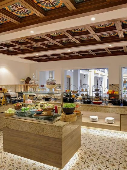 Dining & Social Spaces photo 11