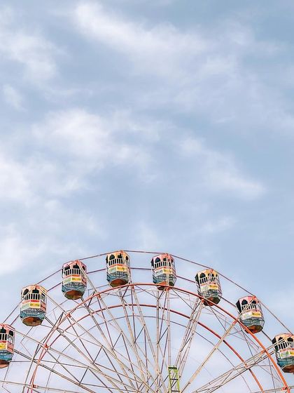 The final edited shot of the Ferris wheel near India Gate. We'll learn how to edit skies and colors to achieve a soft, film like aesthetic, turning a simple scene into something more artistic.