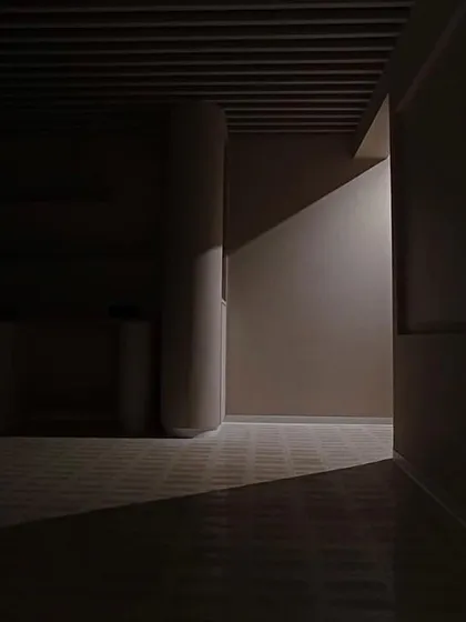 A dramatic play of light and shadow in the 'Crème' wellness center during its construction. This image captures the beauty of the space's curved forms and smooth, textured walls even before the final styling.