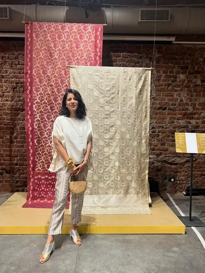 Attending a beautiful exhibition on Benarasi weaves. I chose a comfortable yet chic indo-western outfit with a simple top and printed trousers. It's always inspiring to see the artistry behind heritage textiles.
