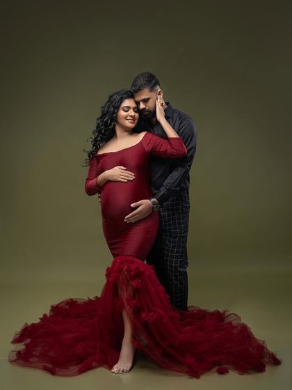 An intimate and loving pose. Capturing the connection between partners is one of my favorite parts of a maternity session.