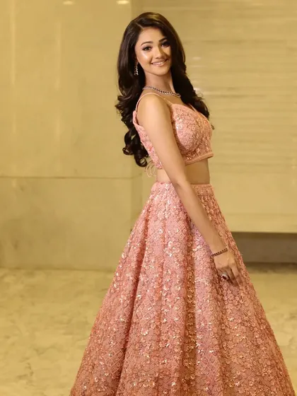 A classic open hairstyle with soft, bouncy curls. This is a versatile and highly requested look for bridesmaids, pre-wedding functions, or any glamorous event.