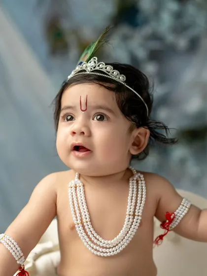 A beautiful portrait of a baby Krishna, looking up with wonder. The details of the setup are just magical.