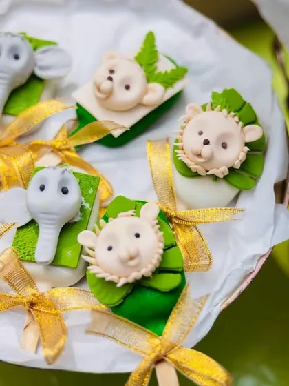 A closer view of the adorable safari-themed cakesicles, featuring tiny, handcrafted elephant and lion faces.