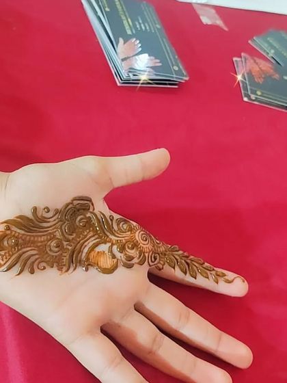 Minimalist & Tattoo-Style Henna photo 15