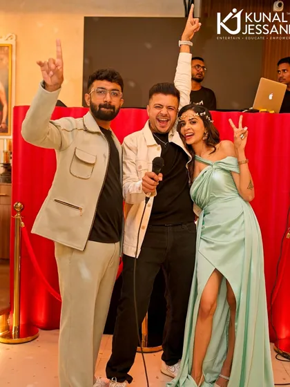 A picture with the happy couple from the drunch that earned such a great review. It's all about making the couple's day special.