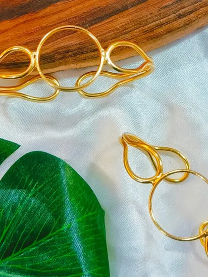 Here is another view of our new open-loop bracelet kada in a polished gold finish. This piece is perfect for embedding small flowers or a thin layer of colored resin.