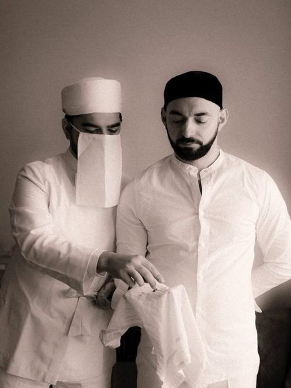 A quiet moment during a Parsi wedding ceremony. My documentary approach means I am there to observe and capture the solemnity and significance of your cultural traditions with respect and artistry.