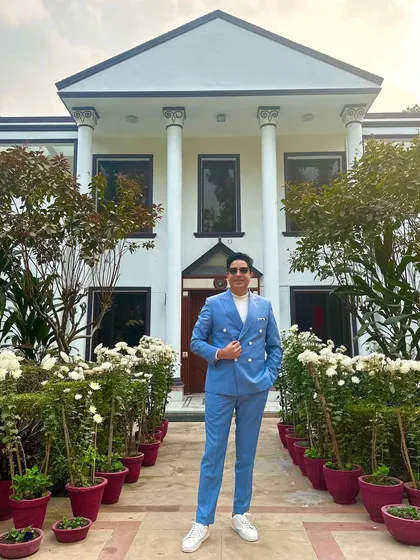 Matching my suit to the beautiful house for a Mehendi. The daytime vibes were immaculate.