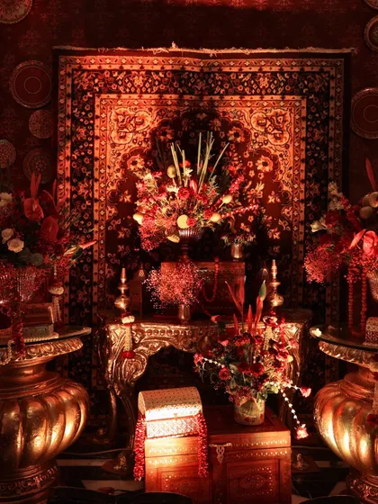 I brought the soul of Kashmir to Mumbai for this henna night. This setup features rich Kashmiri carpets, intricate woodwork, and deep red floral arrangements, creating a warm, culturally immersive atmosphere. It’s about building a world, not just a theme.
