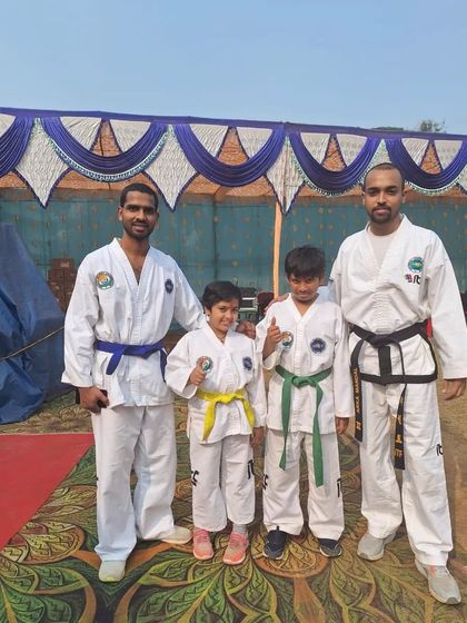 A group photo of our coach and young athletes at the national championship venue.