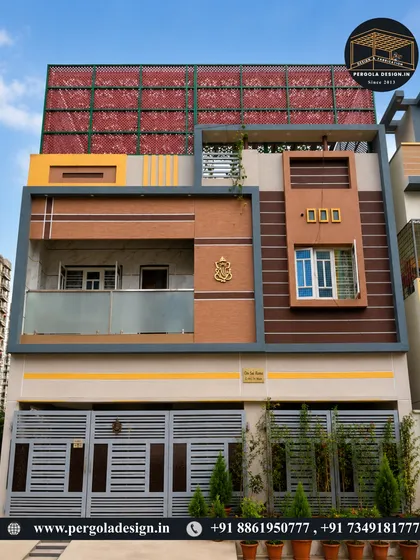 A duplicate of image 177, showing the impressive scale of the rooftop privacy screen.