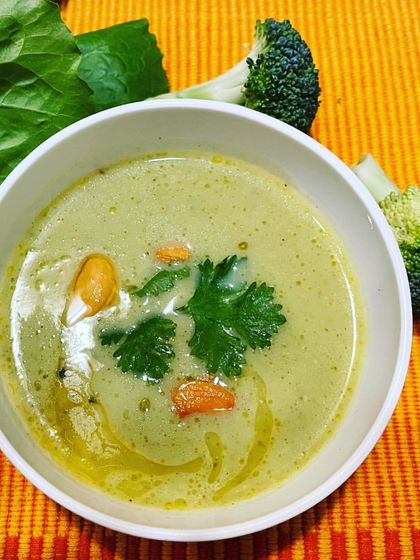 This creamy broccoli and almond soup is a delicious way to enjoy a super-nourishing vegetable. I blend sautéed broccoli with soaked almonds, garlic, and ginger to create a rich and satisfying soup.