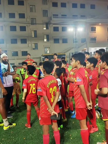 Pawan V. Pattem sharing his experience and giving one-on-one advice to our young defenders during the masterclass.