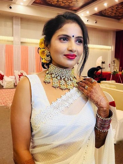 A final portrait of this gorgeous reception look. The combination of the white saree and bold makeup is both modern and timeless.