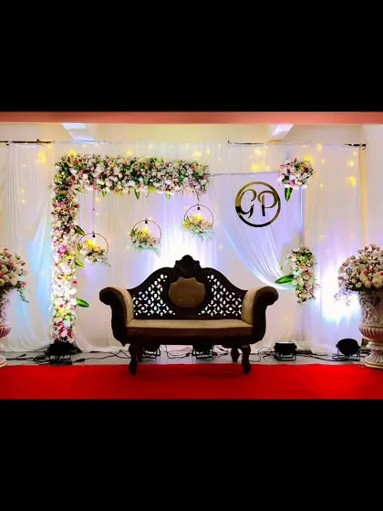For a touch of classic elegance, we design beautiful reception stages like this one. The combination of a lush floral arch, hanging bouquets, and soft lighting creates a romantic and sophisticated backdrop for your celebration.
