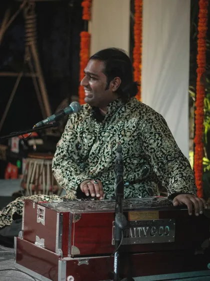 A close-up of Shri Sanam Khan, a ghazal singer from Delhi, during his performance. His expressive singing captivated the audience at our Courtyard Baithak.