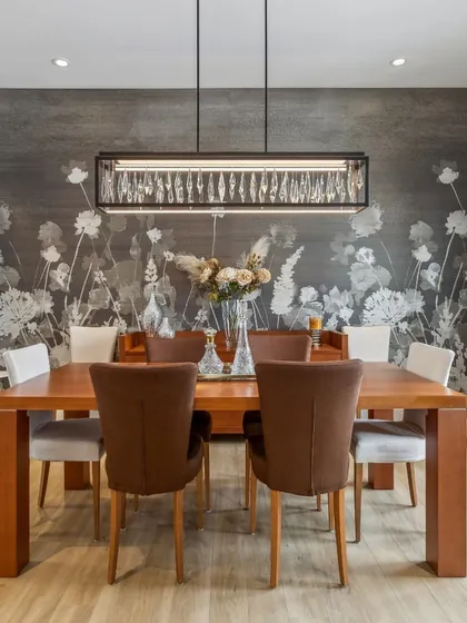 A dining room is transformed into a floral escape with the Wildflowers collection from Phillip Jeffries. The monochromatic design adds a layer of sophisticated artistry, making the space perfect for elegant gatherings.