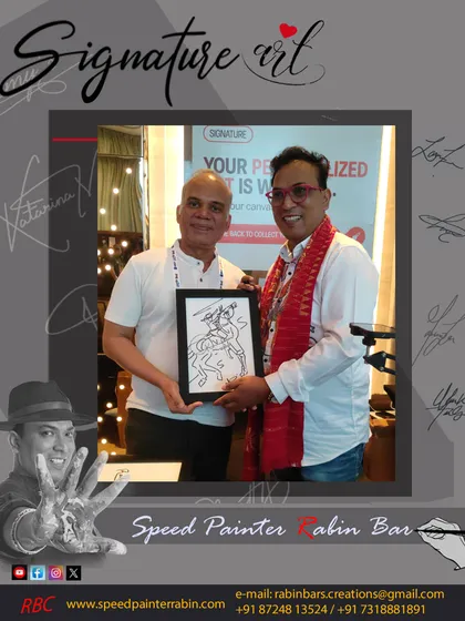 Presenting a framed signature art piece to a happy client at an event in Delhi.