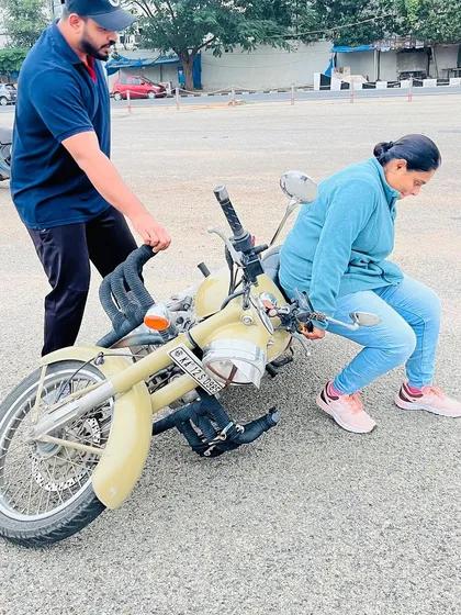 A demonstration of how to safely lift a fallen motorcycle. This practical skill empowers our students and removes a common fear for new riders.