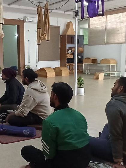 Students observing a demonstration during a workshop. The learning environment I cultivate is one of attentiveness and mutual respect, allowing for profound knowledge transfer.