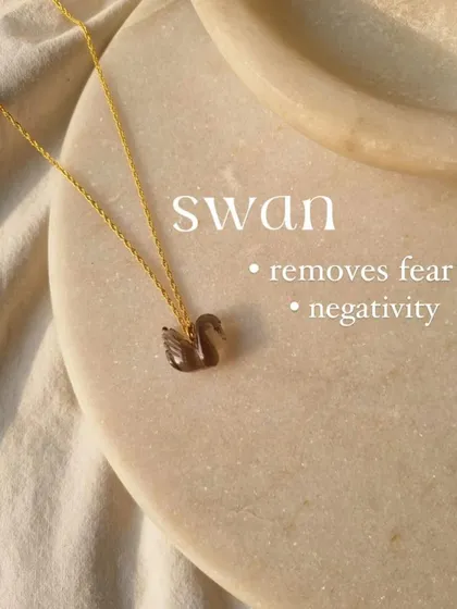 The smoky quartz swan pendant, a charm that removes fear and negativity.