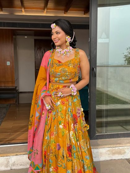 The magic of minimalism for Eesha's Haldi. Her floral outfit was paired with a simple, fresh makeup look.