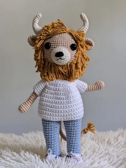 A full view of the custom Lion King doll.