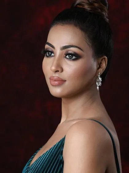 This elegant evening look was created as a demonstration in my masterclass. It showcases a classic smokey eye and sculpted features, skills that are essential for any professional makeup artist's portfolio.