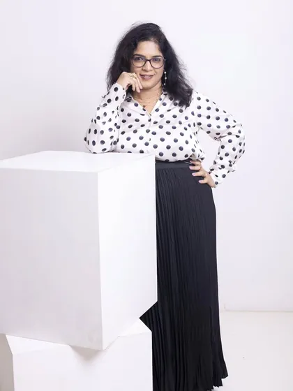 The right pose and outfit can completely shift your presence. Here, the thoughtful styling allows Kala's confident and contemplative side to shine through, proving that your wardrobe can be a powerful tool for storytelling.