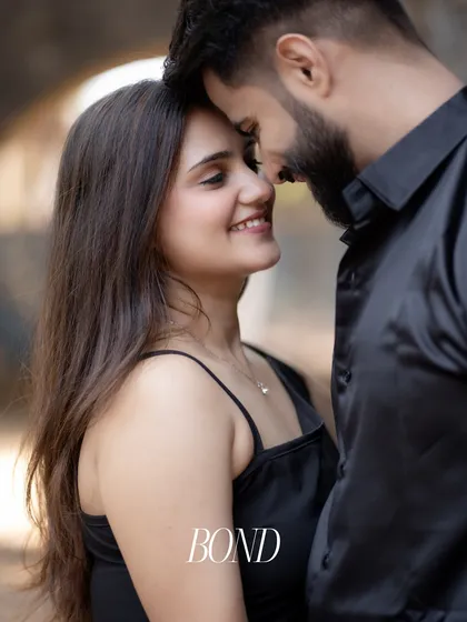 Sometimes, the most powerful photos are the quietest. This close-up shot focuses on the gentle, unspoken bond between a couple. It’s about capturing that feeling of safety and love in its purest form.