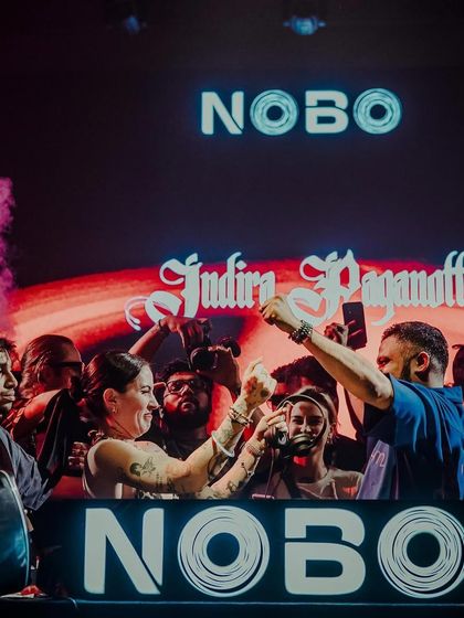 The Vibe: Crowd & Energy photo 5