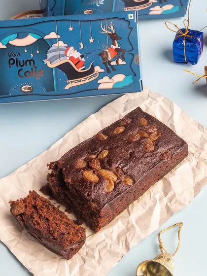 A classic rich plum cake bar, perfect for gifting or enjoying with a cup of tea. It comes in a festive box, ready for the holiday season.