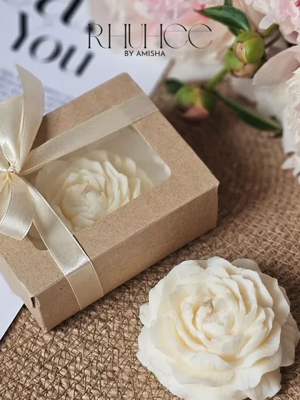 Where elegance meets fragrance. Our handcrafted peony candles are delicately shaped like a blooming blossom and packaged in a minimal yet premium kraft box.