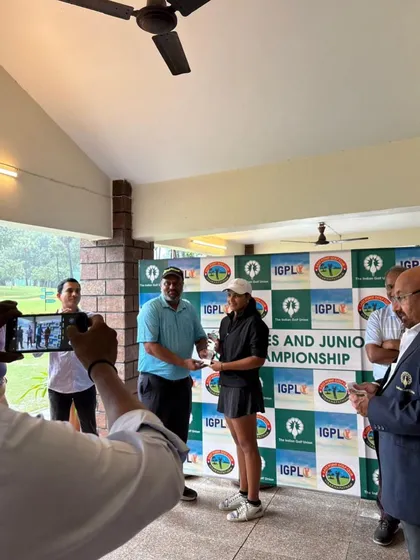 Rashi Mishra receives her Runner-up trophy for Category-B at the IGU All India Finals in Vizag.