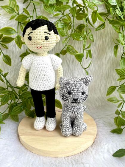 A boy and his best friend! This custom order was for a replica doll of a little boy and his pet cat, complete with a wooden base for display. It’s a wonderful way to celebrate the bond between a child and their pet.