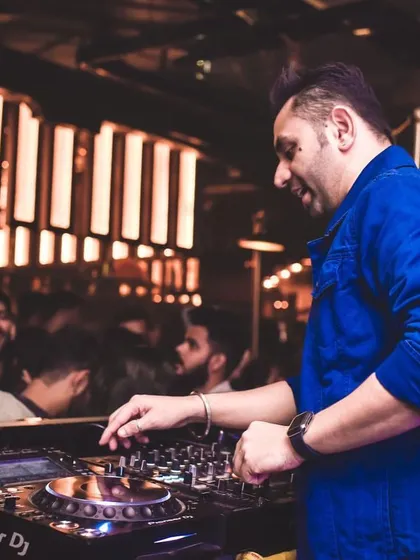 A shot from my gig in Pune at 2BHK Diner & Keyclub.