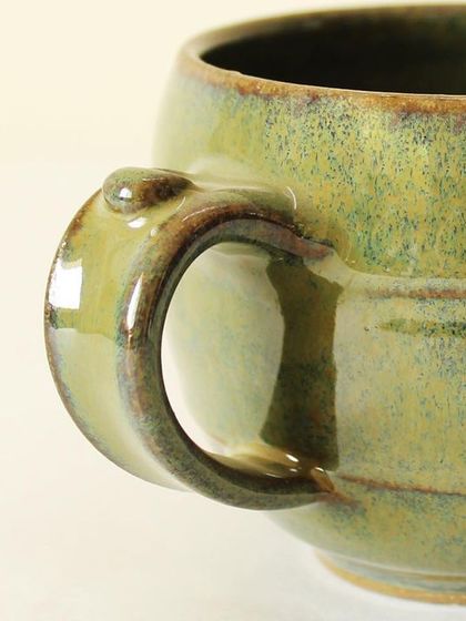 I love adding small details, like this thumb rest on the handle of the Olive Sip cup. It’s a small touch that makes the cup feel like it was made just for you.