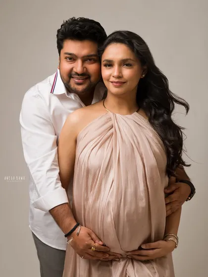 A beautiful portrait of togetherness. I guide couples into poses that feel both elegant and natural, showcasing their bond as they await their little one.
