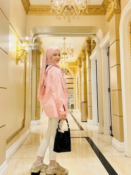 One of my lovely customers looking so stylish with her black HerCharm Bucket Bag. It's the perfect affordable and chic accessory to complete any outfit, from casual to dressy.